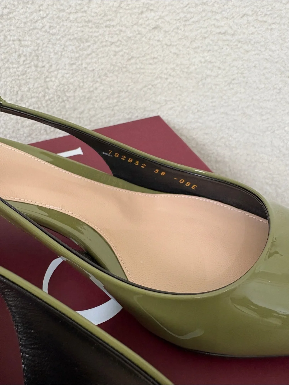 Gucci Signoria Patent Slingback Pump In Green 38